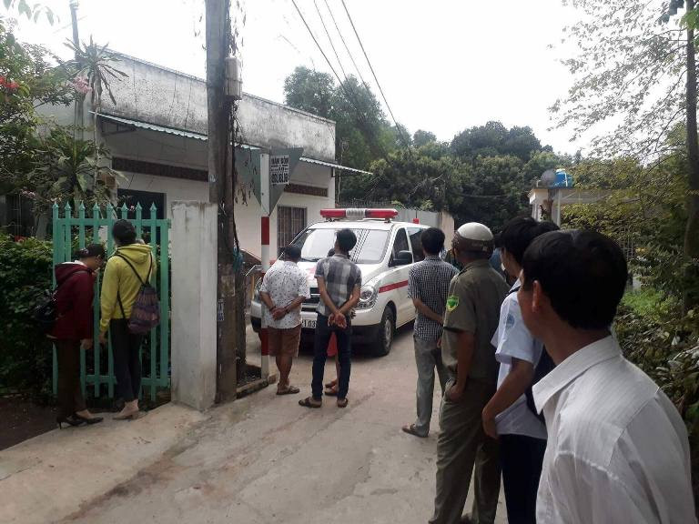 Trưởng phòng tổ chức chết trong tư thế treo cổ 