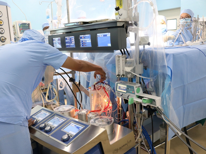 Bệnh viện quận đầu tiên phẫu thuật tim thành công