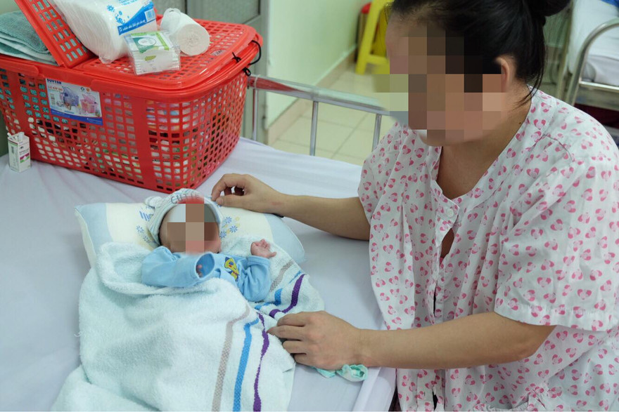 Cậu bé 'bánh mì 700g' hồi sinh thần kỳ sau 4 tháng 