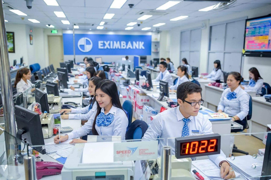 Khách mất tiền ở Eximbank: Muốn bồi thường phải chờ phán quyết của tòa