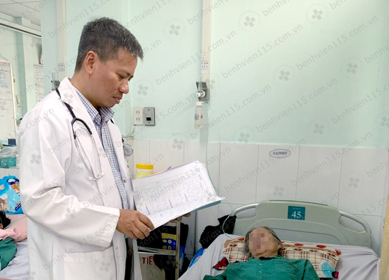 Cụ bà nguy kịch vì người nhà tự ý tiêm thuốc gấp 50 lần bác sĩ kê đơn