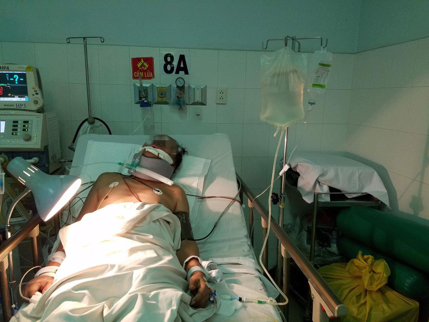 Ca mổ 'ngoạn mục' cứu cụ ông 76 tuổi mắc nhiều bệnh khỏi liệt tứ chi