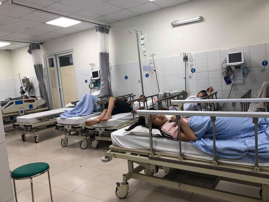 20 người nhập viện nghi ngộ độc sau khi dùng bữa tiệc tất niên