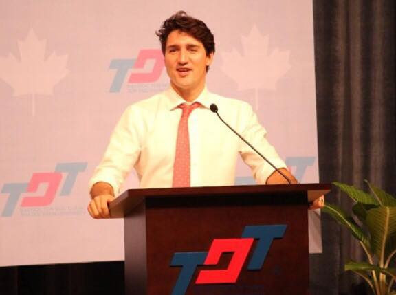 Thủ tướng Canada áo trắng giản dị nói chuyện với sinh viên ĐH Tôn Đức Thắng