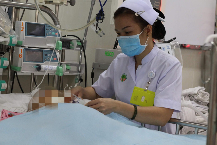 Cứu sống bé một tuổi bị điện giật ngừng tim 30 phút