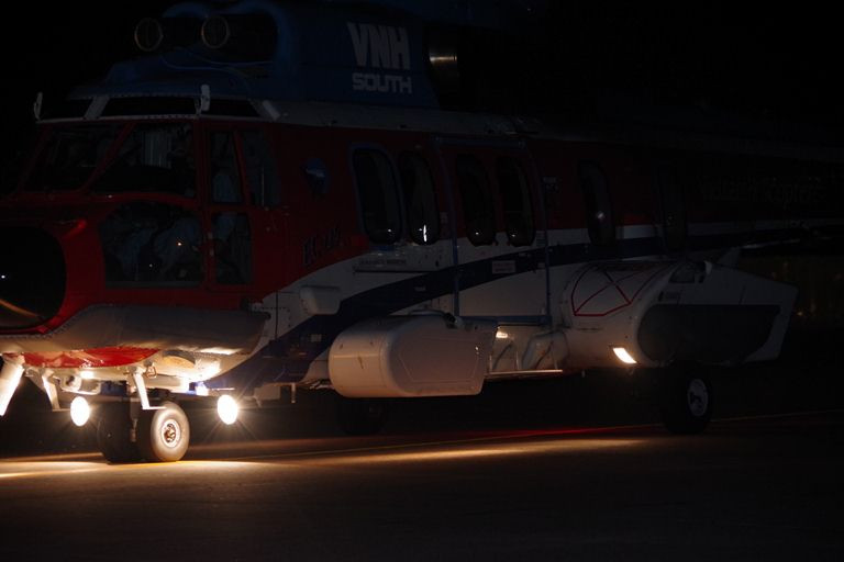 Trực thăng đưa chiến sĩ Trường Sa bị đột quỵ não về đất liền cấp cứu