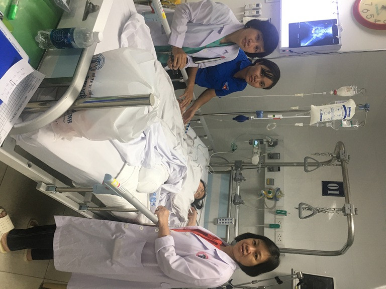 Xót xa bé 10 tuổi bị đứt lìa chân do tai nạn với xe tải