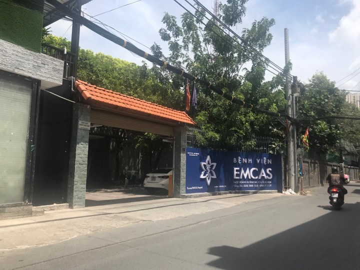 Bệnh viện Emcas bị tố hút mỡ bụng cho khách mang thai