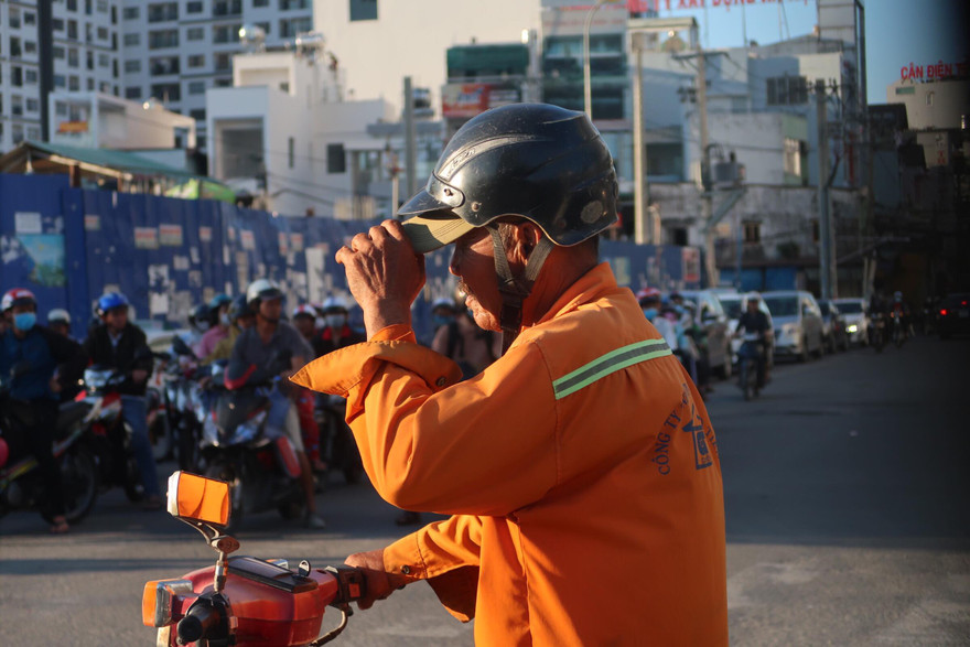 Bác sĩ khuyến cáo nên làm những điều này để tránh mắt bị ảnh hưởng do trời nắng