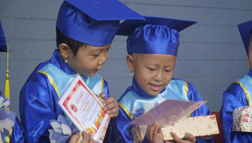 Lễ khai giảng đặc biệt trong bệnh viện của bệnh nhi ung thư