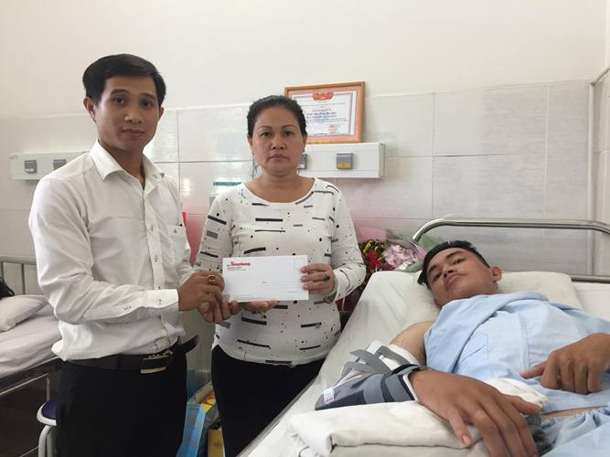 Bạn đọc báo Tiền Phong hỗ trợ 110 triệu đồng cho 5 hiệp sĩ bắt cướp