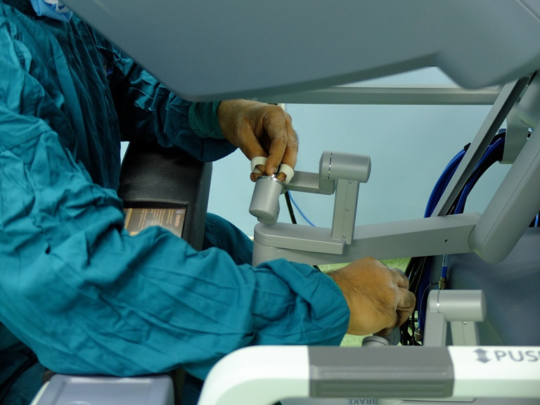 Phẫu thuật bằng robot, người đàn ông khỏi ung thư tiền liệt tuyến 