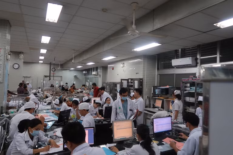 Áp lực tại phòng cấp cứu các BV lại tăng cao vào dịp Tết