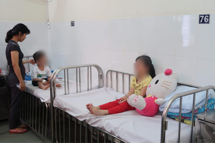 11 trẻ nghi ngộ độc nặng do bánh mì chà bông đã qua cơn nguy kịch