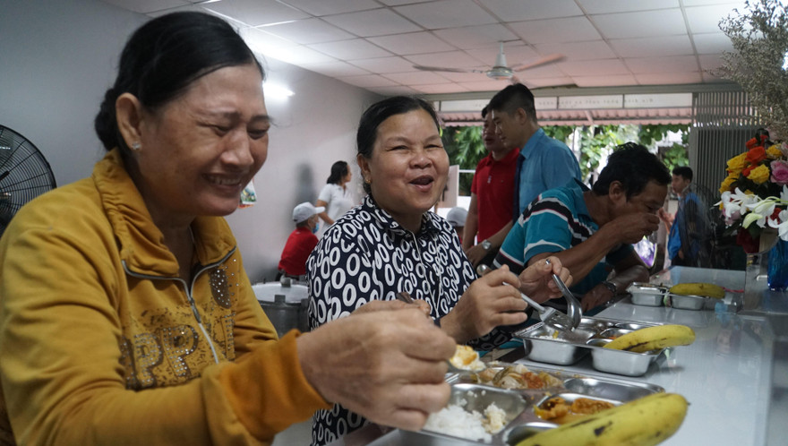 Bếp ăn 'bao no' 4.500 suất mỗi ngày cho bệnh nhân nghèo