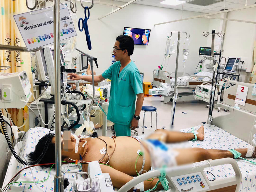 Truyền 6 lít máu cứu sống bé trai bệnh “muỗi cắn cũng có thể tử vong“