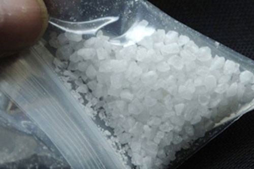 Người đàn ông tự đâm vào ngực 20 nhát sau khi dùng ma túy đá