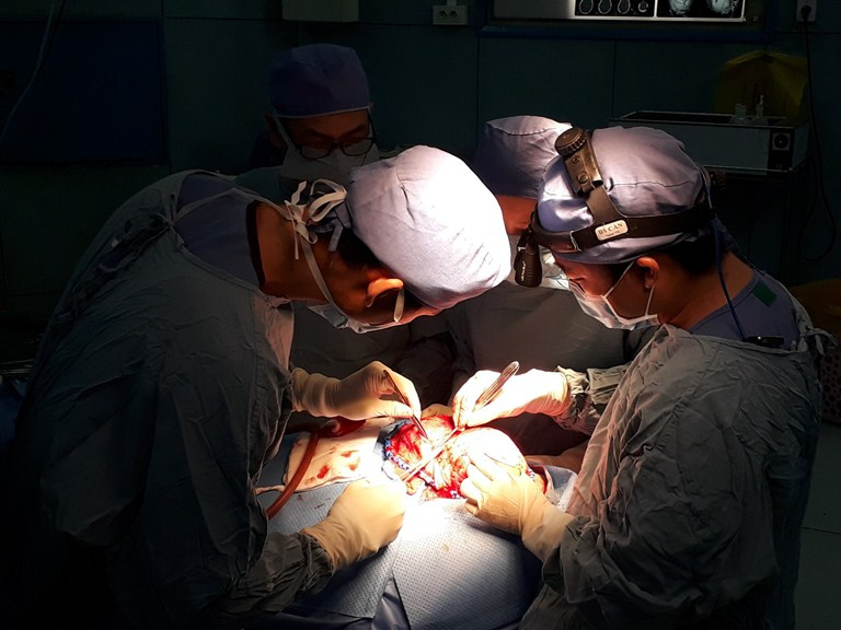 Mẹ phát hoảng vì đầu con ngày càng to do biến dạng sọ