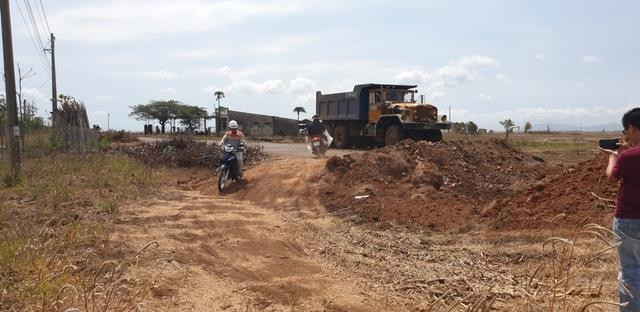 Doanh nghiệp ngang nhiên đào đường, phản ứng thanh tra giao thông