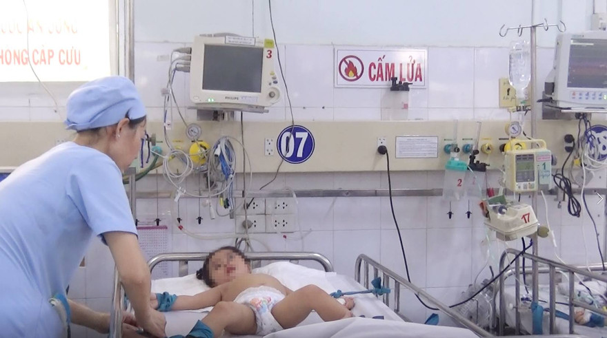 Báo động gia tăng dịch tay chân miệng tại TPHCM