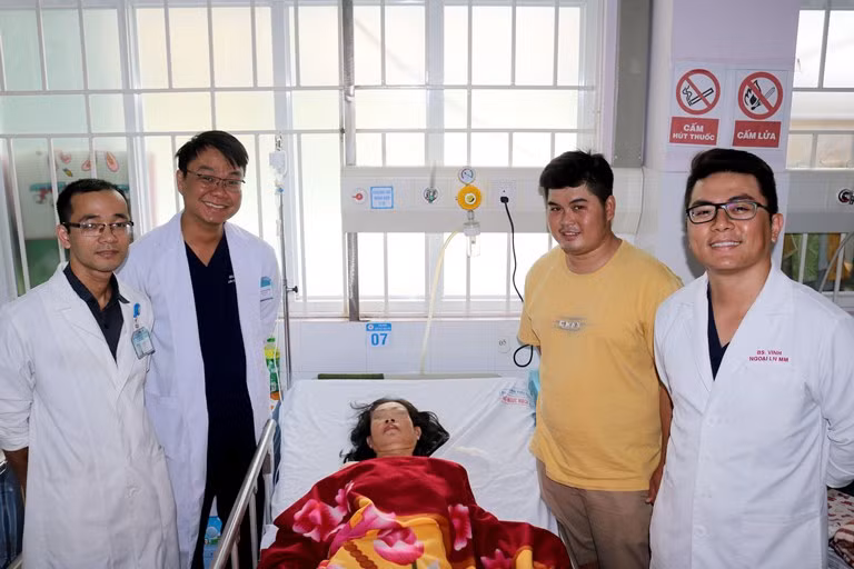 Thường xuyên ói sau ăn, bệnh nhân suýt chết vì khối u 2,5 kg