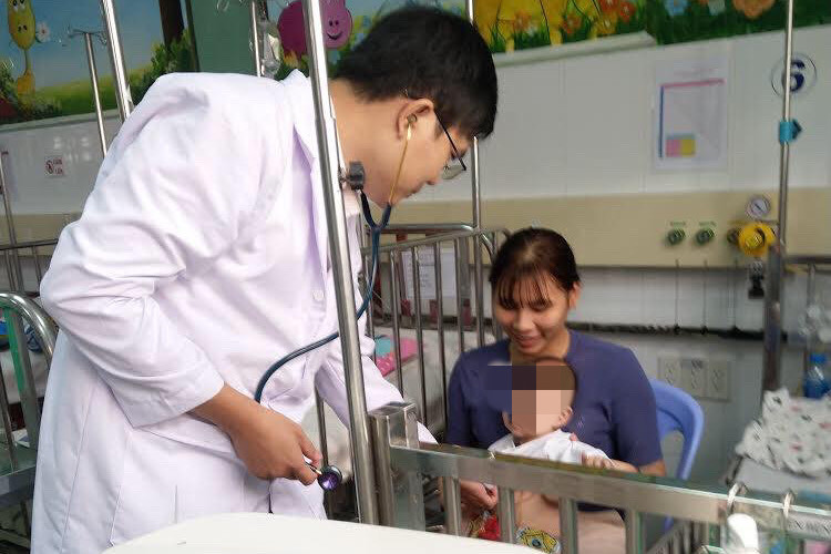 Bé 7 tháng tuổi nguy kịch vì 2 bệnh lí tim được cứu sống ngoạn mục