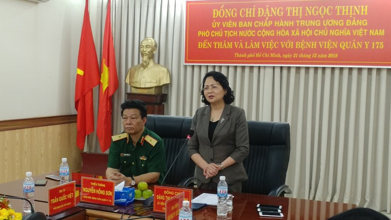 Hàng nghìn ngư dân được đưa vào đất liền điều trị bệnh