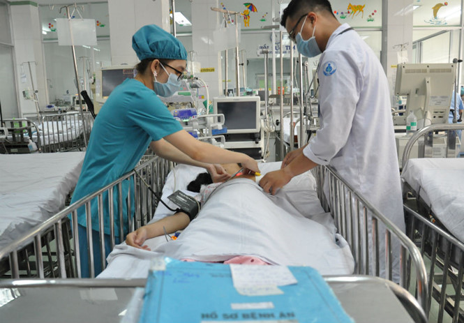Cứu sống bé gái liên tục ói ra máu không rõ nguyên nhân