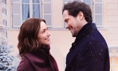 Rắc Rối Sâm Panh: Ơn giời, cuối cùng Netflix đã ngưng làm phim tình cảm nhạt nhẽo