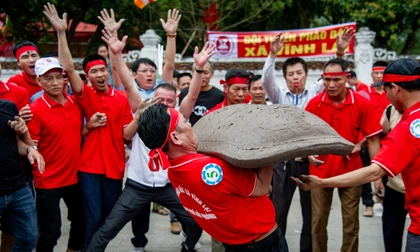 Về Côn Sơn - Kiếp Bạc xem ‘tuyệt kỹ’ pháo đất