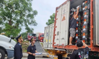 Xuất nhập khẩu sôi động ngay sau Tết