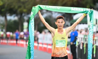Lê Hữu Lộc cán đích đầu tiên cự ly 10km nam