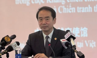 Đại sứ Trung Quốc tại Việt Nam Hà Vĩ trong buổi họp báo chiều 28/8. Ảnh: Thùy Mai.