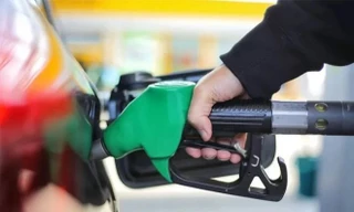 Giá xăng dầu tiếp tục tăng 