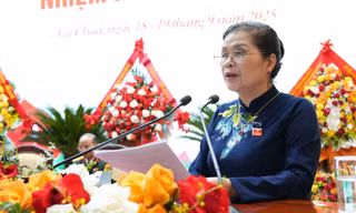 Đồng chí Giàng Páo Mỷ, Bí thư Tỉnh ủy, Chủ tịch HĐND tỉnh Lai Châu phát biểu khai mạc đại hội.