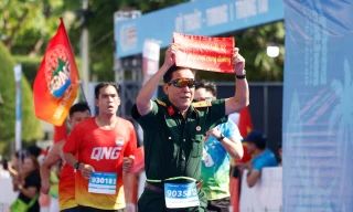 Vận động viên chạy 10km hệ tuyển xuất phát
