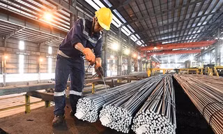 Doanh nghiệp 'đứng ngồi không yên' vì giá thép 'nhảy múa' theo xăng dầu 