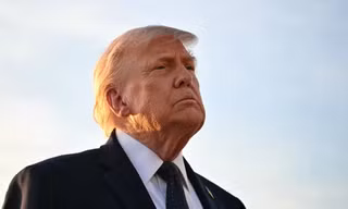 Tổng thống Trump tuyên bố Mỹ sẵn sàng 'tiếp quản' eo biển Hormuz, dọa tấn công Iran