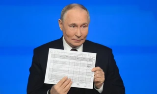 Tổng thống Nga Vladimir Putin đối thoại với người dân và báo chí trong phiên hỏi đáp cuối năm