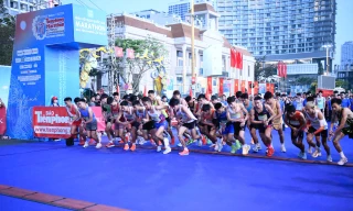 Vận động viên chạy 10km hệ tuyển xuất phát