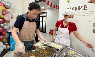 Phụ huynh học sinh cho rằng, cần tăng cường giám sát chất lượng bữa ăn bán trú và quy trách nhiệm cụ thể nếu có sự cố xảy ra 