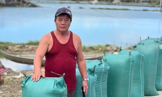 Ngậm ngùi nhìn tài sản bị bão ‘nuốt chửng’