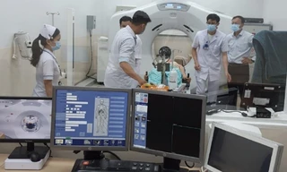 Dài cổ chờ xạ trị