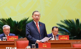 Các lãnh đạo Đảng và Nhà nước bỏ phiếu bầu Ban Chấp hành Trung ương khóa XIV.