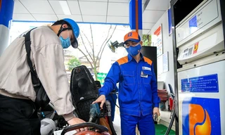 Tăng nguồn cung xăng dầu dịp Tết, gấp rút chuyển sang E10