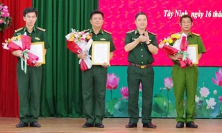 Vàng và xe máy 2 đối tượng bỏ lại.