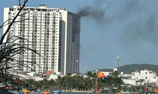 Đang cháy chung cư ở Nha Trang