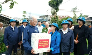 2.800 tỷ đồng hỗ trợ đồng bào khắc phục hậu quả do các cơn bão, lũ gây ra