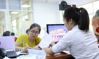 Ngoài tiền lương, viên chức sẽ có thêm 'nguồn thu hợp pháp khác'