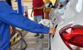 Trao quyền định giá xăng dầu cho doanh nghiệp: Vẫn thị trường 'nửa vời'?